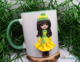 Cană 3D "Păpușica cu rochie galbenă/verde" - Tinna Handmade