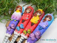 Linguriță personalizată "Păpușă cu fluturași" - Tinna Handmade