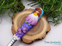Linguriță personalizată "Păpușă cu fluturași" - Tinna Handmade