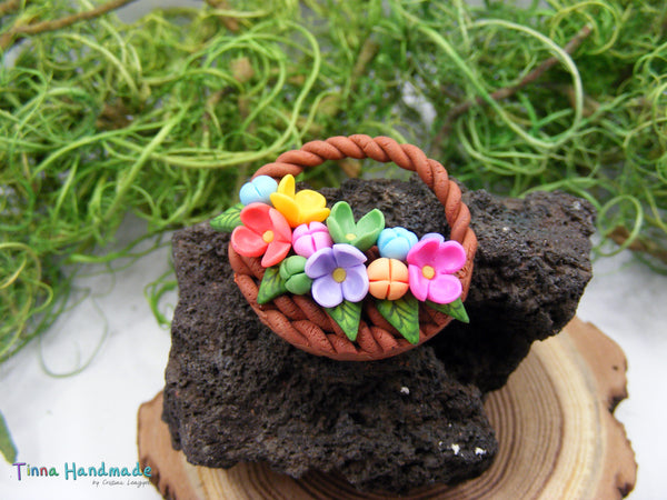 Mărțișor | Broșă Coșuleț Floricele multicolore - Tinna Handmade