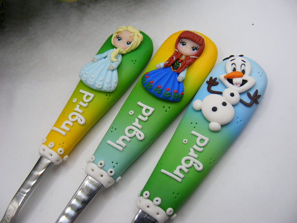 Set 3 tacâmuri personalizate Frozen/Regatul de gheață - fond galben/verde/albastru - Tinna Handmade