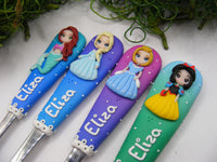 Set 4 tacâmuri personalizate Prințese Disney | Ariel, Elsa, Cenușăreasa & Albă ca zăpada - Tinna Handmade
